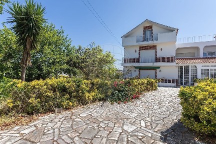 Fernão Ferro, Centro, Rua Luísa Tody