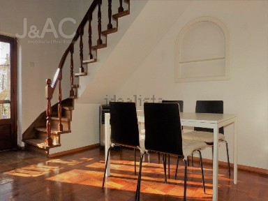 Arrendamento de duplex na Rua Doutor António Dias Pinheiro