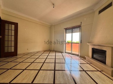 Arrendamento de apartamento T2 na Avenida José Relvas, 17