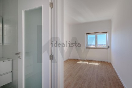 Arrendamento de apartamento T4 na Rua Ramalho Ortigão s/n
