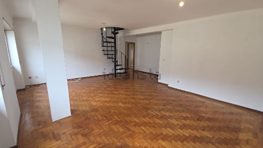 Arrendamento de apartamento T2 na Rua Eça de Queirós