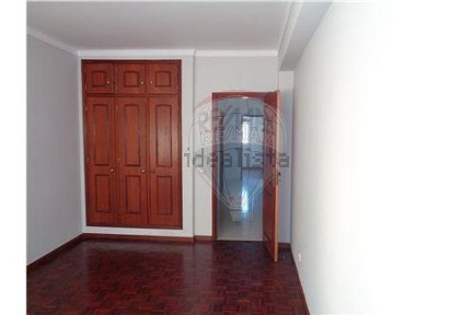 Arrendamento de apartamento T3 na Rua Lenine Louro das Neves