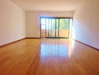 Arrendamento de apartamento T3 na Rua de São Jerónimo