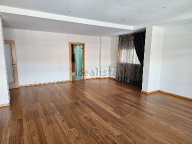 Arrendamento de apartamento T3 na Rua Manuel de Boaventura, 13