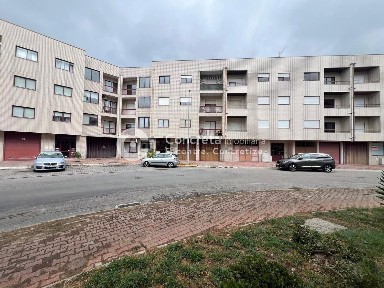 Arrendamento de apartamento T1 na Rua José Antunes Guimarães, 66