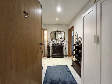 Arrendamento de apartamento T3 na Rua Padre António Vieira, 122