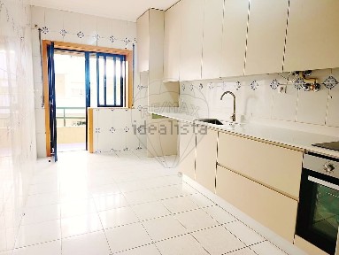 Arrendamento de apartamento T3 na Rua António Marinho