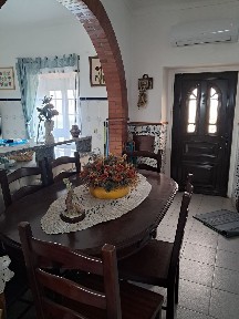 Moradia geminada à venda na Rua dos Açores, 6