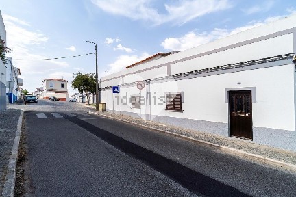 Moradia geminada à venda na Rua Tenente Valadim, 69