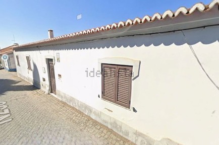 Moradia geminada à venda em Alvito