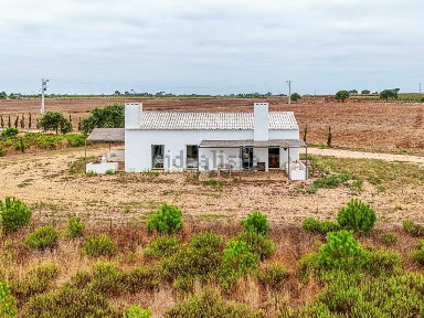 Herdade à venda em Monte do Zambugeiro