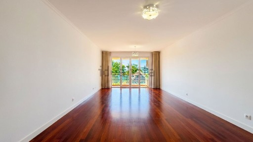 Arrendamento de apartamento T3 na Rua da Casa Branca, 15