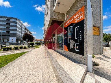 Espaço comercial à venda em Vila Verde e Barbudo