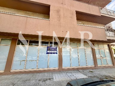 Espaço comercial com rentabilidade à venda em Creixomil