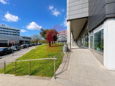 Espaço comercial à venda em Vila Verde e Barbudo