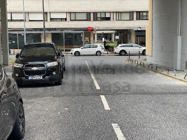 Espaço comercial à venda na Alameda da Fonte, 120