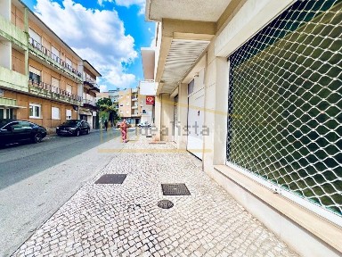 Espaço comercial à venda na Avenida José Eduardo Vitor das Neves