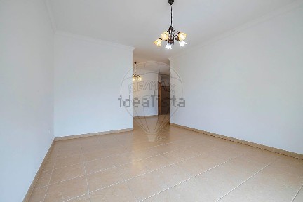 Arrendamento de apartamento T2 na Rua Luiz da Portela