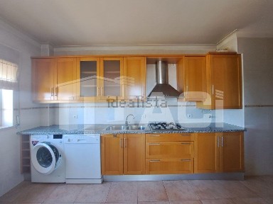 Arrendamento de apartamento T3 na Rua da Barreira de Meda, 37