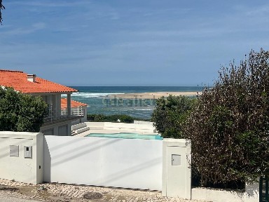 Arrendamento de apartamento T2 na Rua da Proa, 16