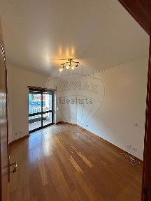 Arrendamento de apartamento T2 na Rua da Restauração