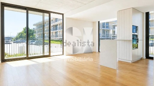 Apartamento T2 à venda na Estrada Almegue