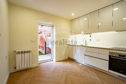 Apartamento T2 à venda na Rua Paulo Quintela, 170