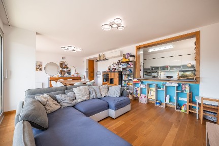 Apartamento T4 à venda na Rua Palmira Pedro