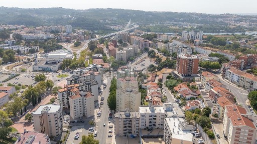 Apartamento T4 à venda na Rua Paulo Quintela