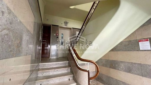 Arrendamento de apartamento T4 na Rua Filipe Folque