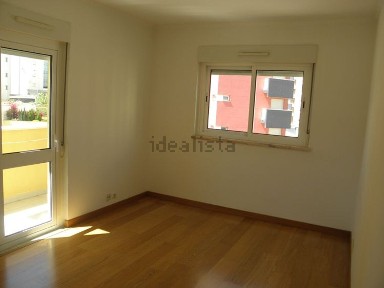 Arrendamento de apartamento T3 na Rua Engenheiro Santos Simões, 3