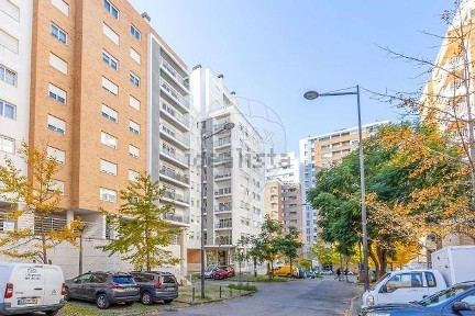 Arrendamento de apartamento T2 na Rua Nóbrega e Sousa