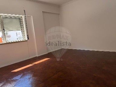 Arrendamento de apartamento T1 na Rua Bombeiros Voluntários de Torres Vedras, 15