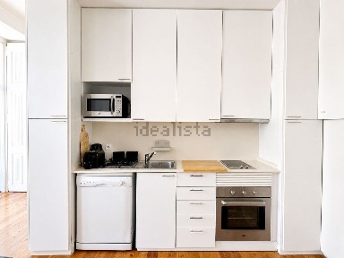 Arrendamento de apartamento T1 no Largo Conde-Barão, 18