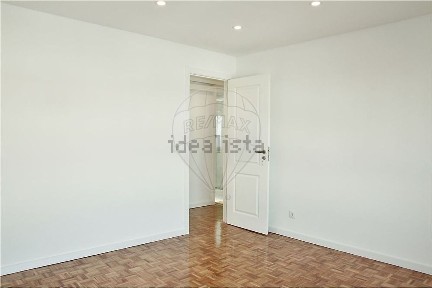 Arrendamento de apartamento T2 na Rua Professor Prado Coelho