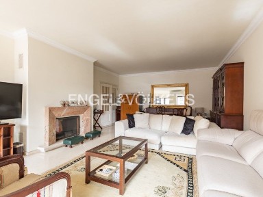 Arrendamento de apartamento T4 na Laranjeiras