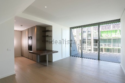 Arrendamento de apartamento T2 na Praça 25 de Abril