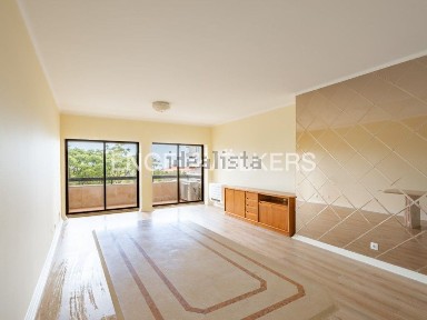 Arrendamento de apartamento T4 na Restelo