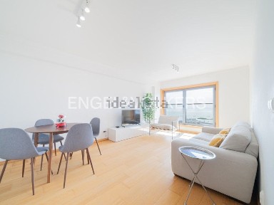 Arrendamento de apartamento T2 na Avenida Dom João II, 57