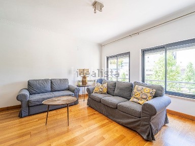 Arrendamento de apartamento T1 na Avenida Columbano Bordalo Pinheiro, 61, b