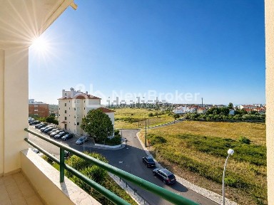 Arrendamento de apartamento T2 na Rua Rui de Mascarenhas, 4