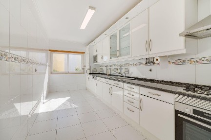 Arrendamento de apartamento T3 na Jardins da Parede