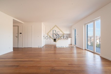 Arrendamento de apartamento T4 na Rua Capitão Afonso Pala, 55
