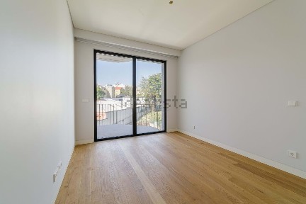 Arrendamento de apartamento T2 na Rua Alexandre Herculano