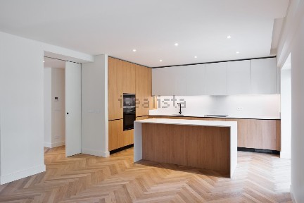 Arrendamento de apartamento T3 na Avenida 5 de Outubro, 77