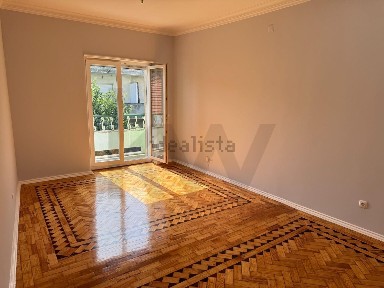 Arrendamento de apartamento T3 na Rua Luís de Camões