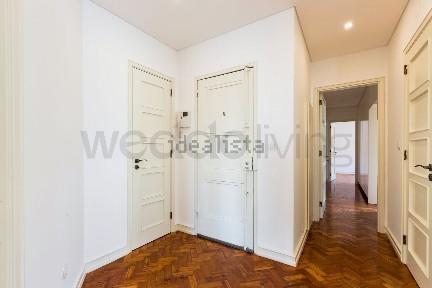 Arrendamento de apartamento T3 na Rua Sousa Martins, 2