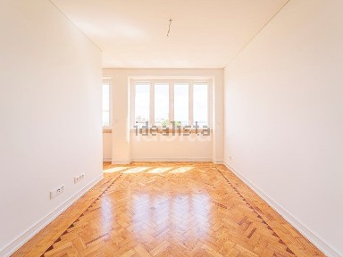 Arrendamento de apartamento T2 na Rua da Verónica, 124
