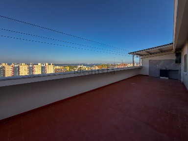 Arrendamento de apartamento T2 na Rua Coronel Luna de Oliveira
