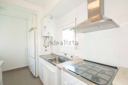 Arrendamento de apartamento T2 na Rua Alferes Barrilaro Ruas, 50